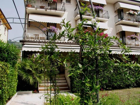 Property building, Facade/entrance, Facade/entrance, Day