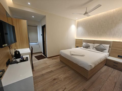 Bed, TV and multimedia, Photo of the whole room, air conditioner