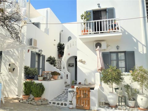 Olympian-Apartments Condominio in Paros