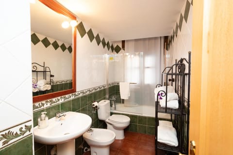 Bathroom, Photo of the whole room, Bedroom, bidet, towels