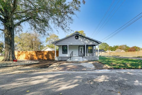 Updated Home 2 Mi to Downtown Texarkana! Haus in Texarkana