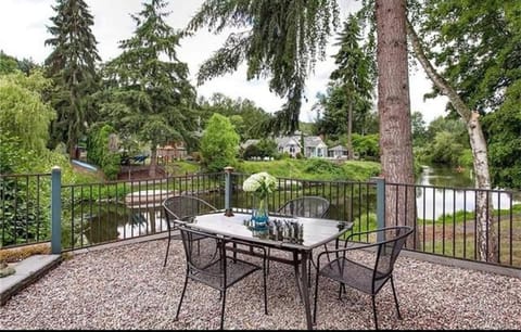 Your Waterfront Oasis- A Luxurious River House in Bothell Maison in Bothell