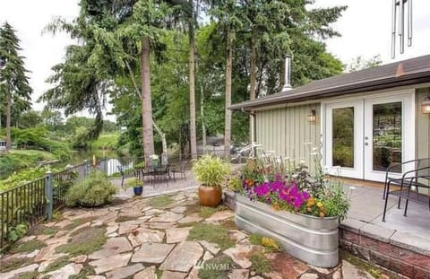 Your Waterfront Oasis- A Luxurious River House in Bothell Maison in Bothell