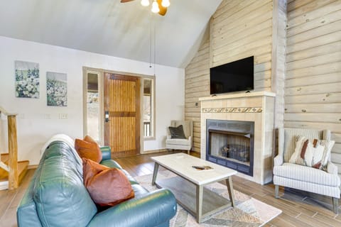 Spacious Cabin with Views, Near Lake Lawtonka! Casa in Medicine Park