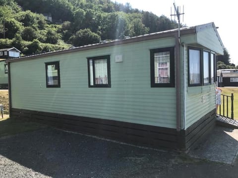 2 Bedroom Pet-Friendly Caravan in Clarach Bay House in Tirymynach