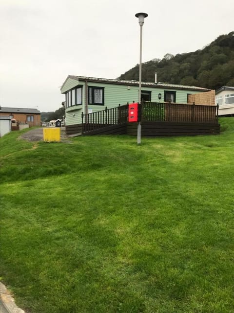 2 Bedroom Pet-Friendly Caravan in Clarach Bay House in Tirymynach