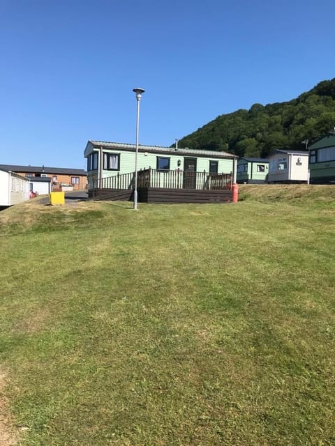 2 Bedroom Pet-Friendly Caravan in Clarach Bay House in Tirymynach