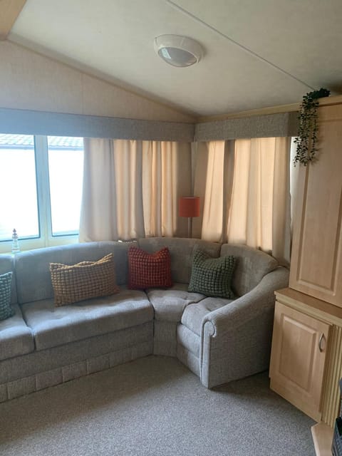 Sea Breeze Hideaway at Clarach Bay 2 Bed Willerby Caravan with Sea Viev House in Tirymynach