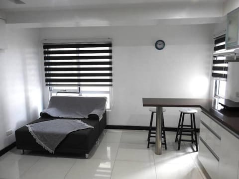 2 Bedroom Condominium in BGC with great view of pool Apartment in Makati