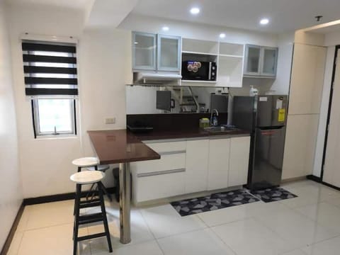 2 Bedroom Condominium in BGC with great view of pool Apartment in Makati