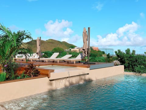 Saint-Martin: Appart Luxueux 2 Niveaux avec Terrasse, Piscine, Connexion Fibre et Climatisation - FR-1-734-69 Apartment in Saint Martin