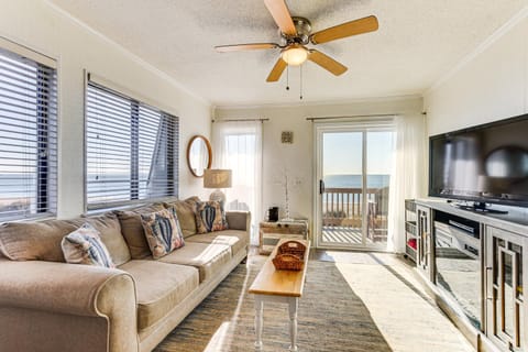 Walk to Pool and Shore Ocean Isle Beach Getaway! Apartment in Ocean Isle Beach