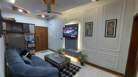 Communal lounge/ TV room, TV and multimedia, Living room, Seating area