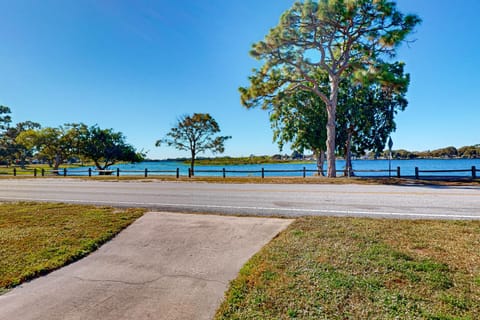 Sunset Lake House Casa in Lake Worth