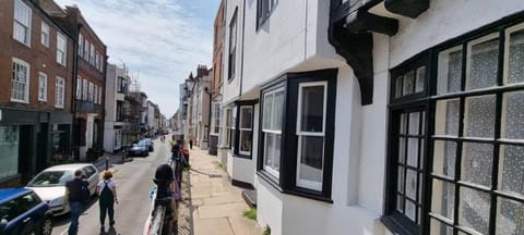 Jacobean House - Modern twist on Historic Home House in Hastings