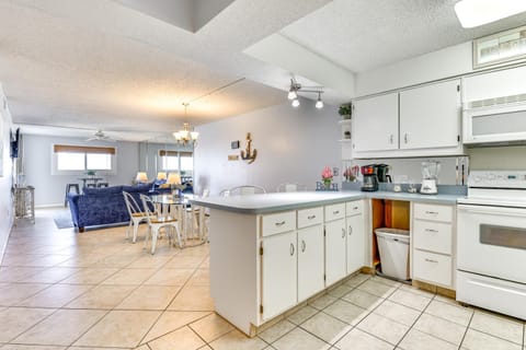 Regency Towers PCB Condo Beach Access and 2 Pools Apartment in Lower Grand Lagoon