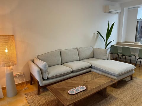 Living room, Seating area, air conditioner