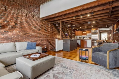 City Loft Group Getaway King Downtown Location Appartamento in Newburyport