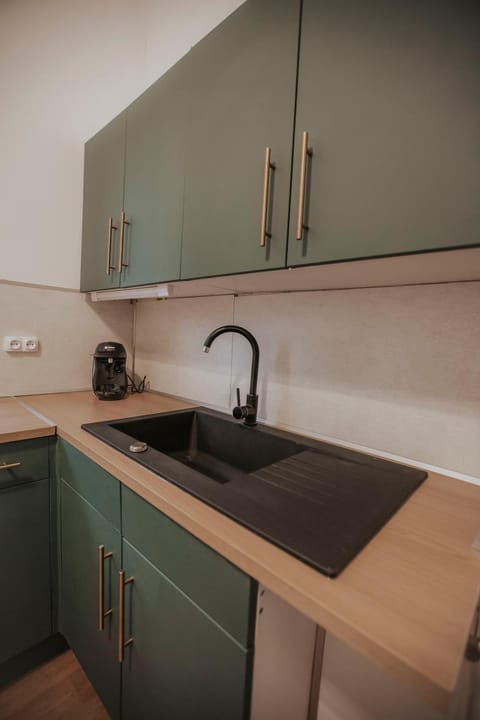 Kitchen or kitchenette, pet friendly, stove