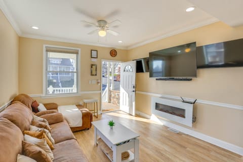 Play Pool or Relax on Deck Baltimore City Escape! House in Baltimore