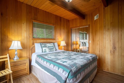 Beautiful 4 bedroom chalet with million dollar views Chalet in Gatlinburg