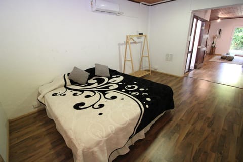 Bed, Photo of the whole room, Bedroom, air conditioner