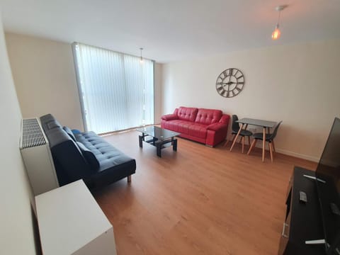 Central Hub Flat Apartment in Milton Keynes