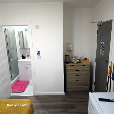 LONDON HEATHROW SLEEpHOUSE Apartment in Hounslow