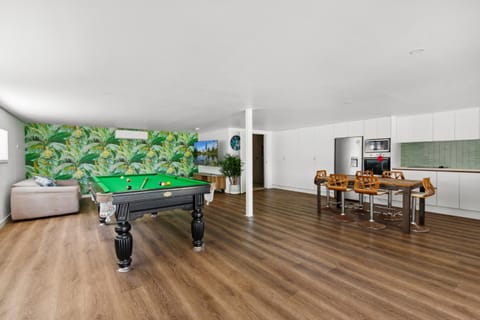 Elegant 3-Bed Home with Game Room & Balcony House in Sydney