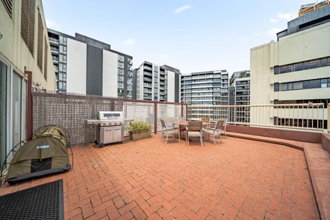 Spacious 1-Bed with City Amenities Apartment in Canberra