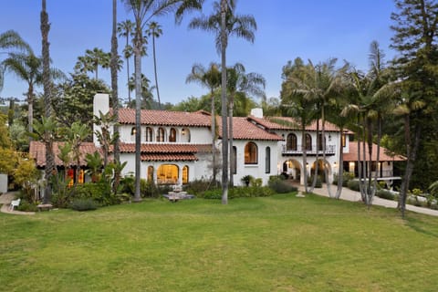 Mediterranean Dream Villa Oasis House in Beverly Hills