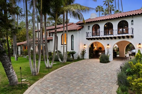 Mediterranean Dream Villa Oasis House in Beverly Hills