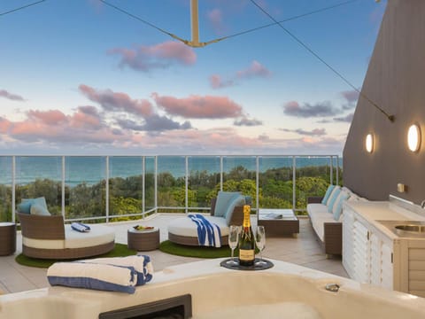 1322 Luxury Beachfront Penthouse with Rooftop Jacuzzi Apartment in Kingscliff