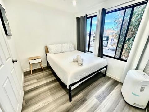 Los Angeles Cozy Pico Apartment 3Bedroom - 1Bath Apartment in Beverly Hills