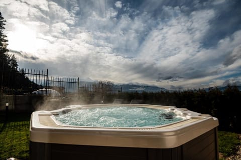 Hot Tub, Hot Tub