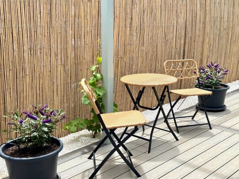 Patio, Day, Balcony/Terrace, Dining area