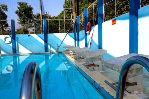 Day, Swimming pool