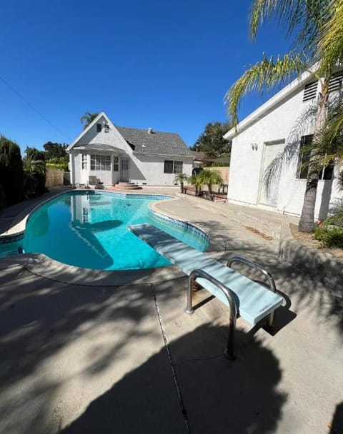 Hilltop Retreat North of Kenneth Rd House in Burbank