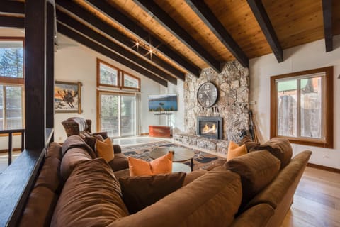 Wanderlust Retreat by Tahoe Getaways - 4BR Pet-Friendly w Fenced Yard, Walking Distance to Lake! House in Tahoe City