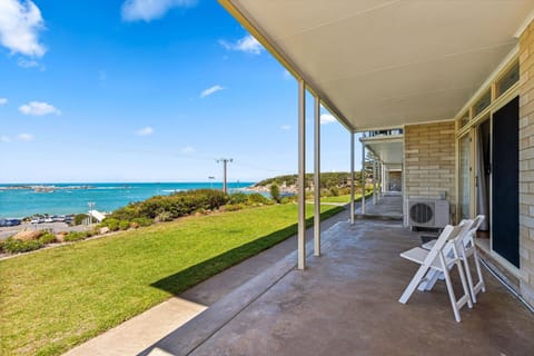 Casa Blanca at the Dolphins family friendly WiFi Appartement in Port Elliot