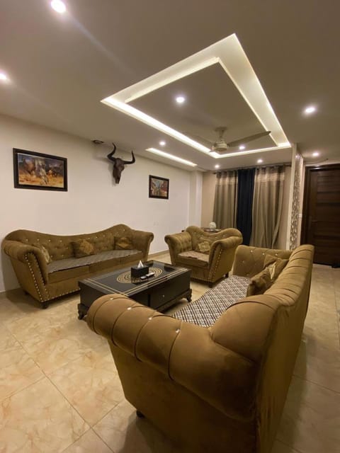 Entire Luxury 2 Bed Apartment Near Airport DHA Phase 8 Apartment in Lahore