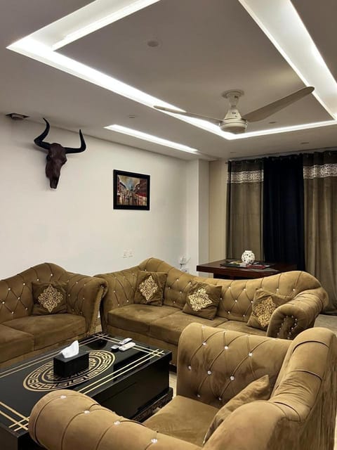 Entire Luxury 2 Bed Apartment Near Airport DHA Phase 8 Apartment in Lahore