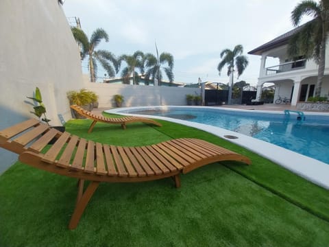 Property building, Patio, Day, Garden, Garden view, Pool view, Swimming pool, Swimming pool, sunbed