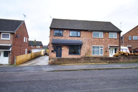 Property building, Day, Neighbourhood, Street view