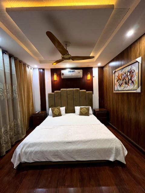 Bed, Photo of the whole room, Bedroom, air conditioner