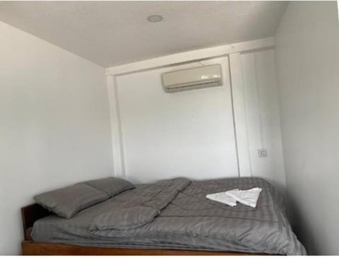 Bed, Bedroom, towels, air conditioner