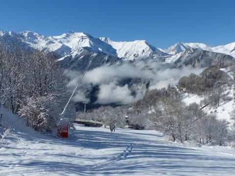 Chalet L Écureuil House in Huez