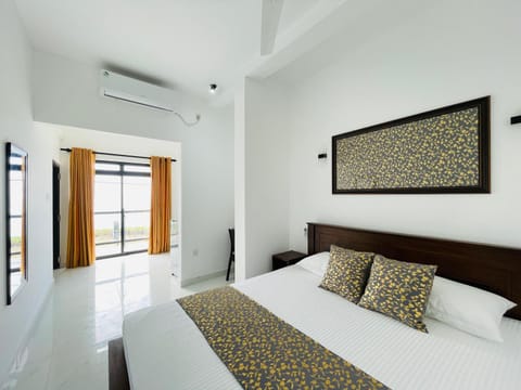 Photo of the whole room, Sea view, air conditioner