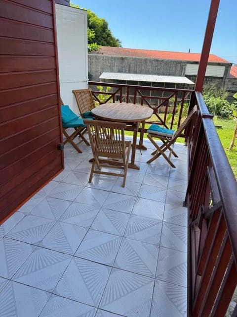 Bungalow cosy pres de Basse Terre 20 m² avec piscine Maison in Basse-Terre, Guadeloupe