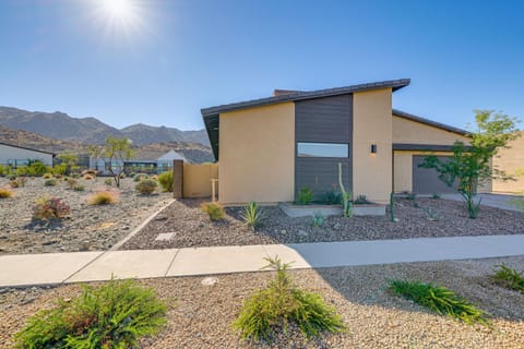 Mountain Views and Hot Tub Phoenix Oasis House in Phoenix